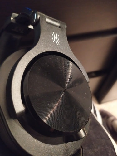 High-Quality Headphones – Clear Sound & Powerful Performance!